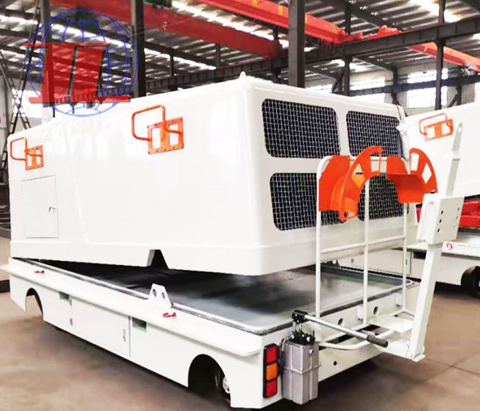 機(jī)場(chǎng)用自行多功能車